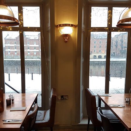 Отель Lil'S Bar And Bistro Йорк Экстерьер фото